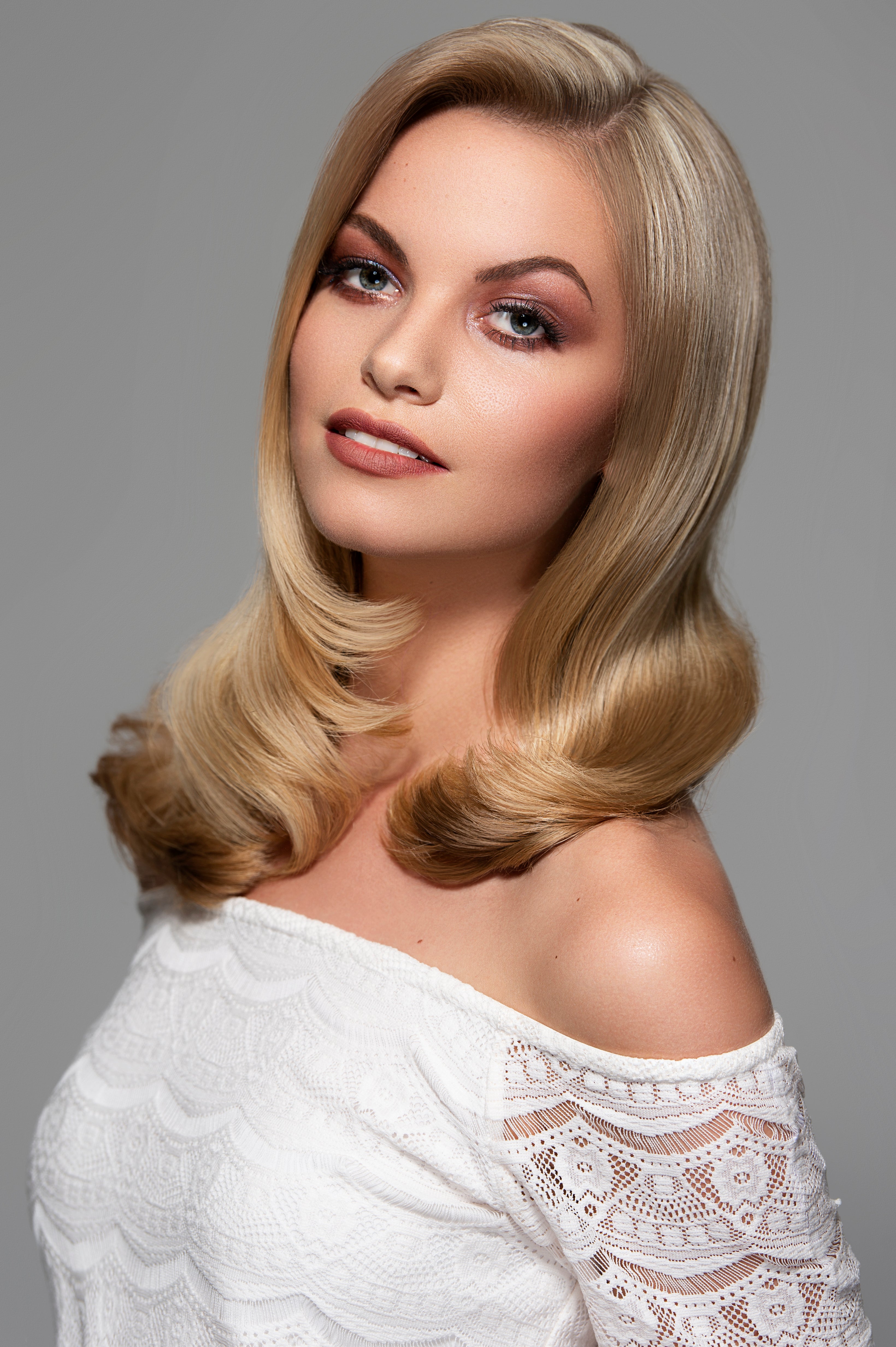 CHI Color Illuminate Golden Blonde