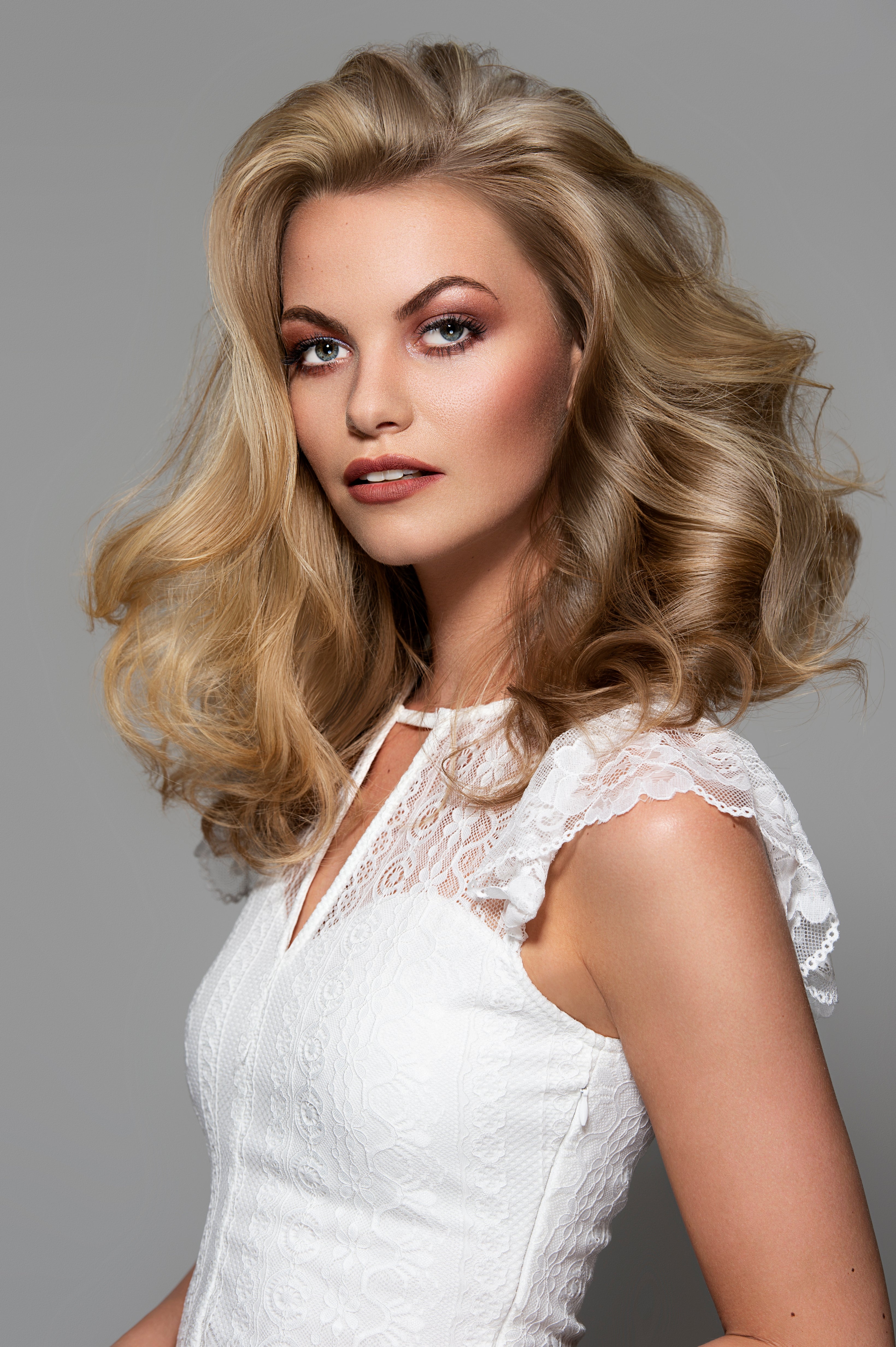 CHI Color Illuminate Golden Blonde